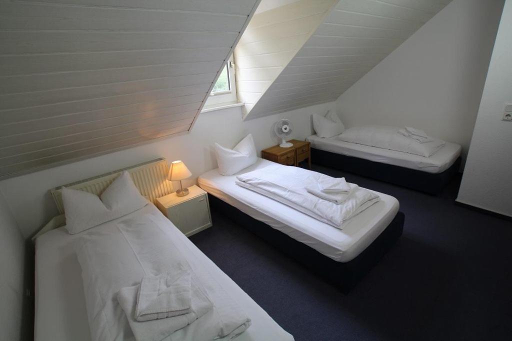 Hotel Garni Am Schaefersberg Niedernhausen Esterno foto