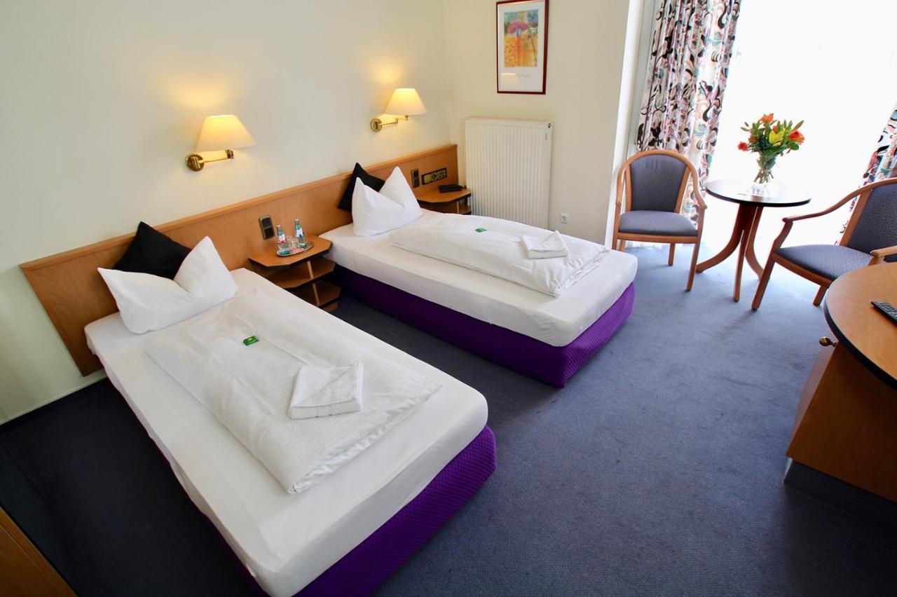 Hotel Garni Am Schaefersberg Niedernhausen Esterno foto