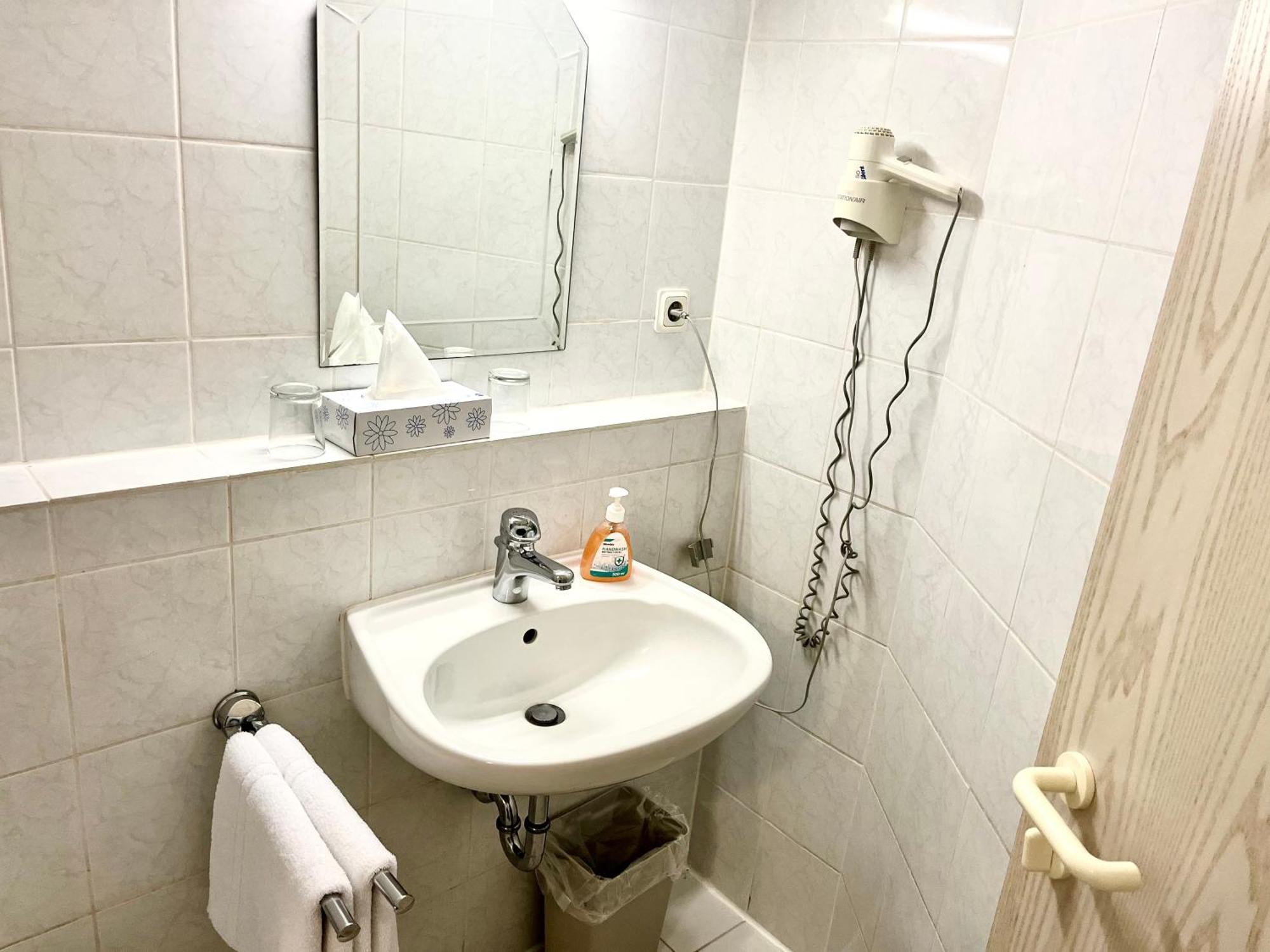 Hotel Garni Am Schaefersberg Niedernhausen Esterno foto
