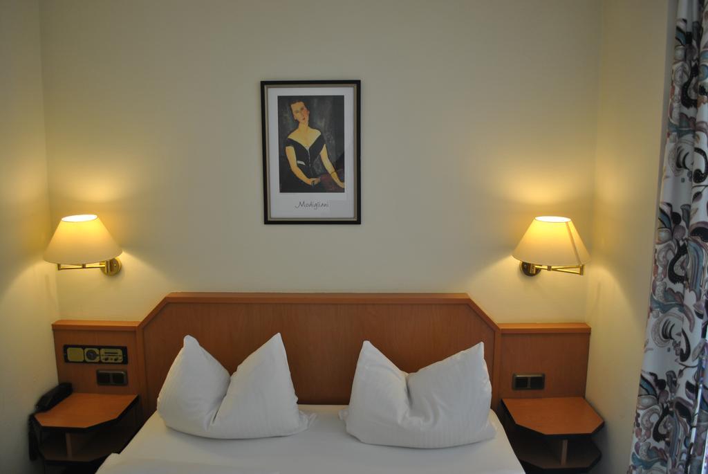 Hotel Garni Am Schaefersberg Niedernhausen Camera foto