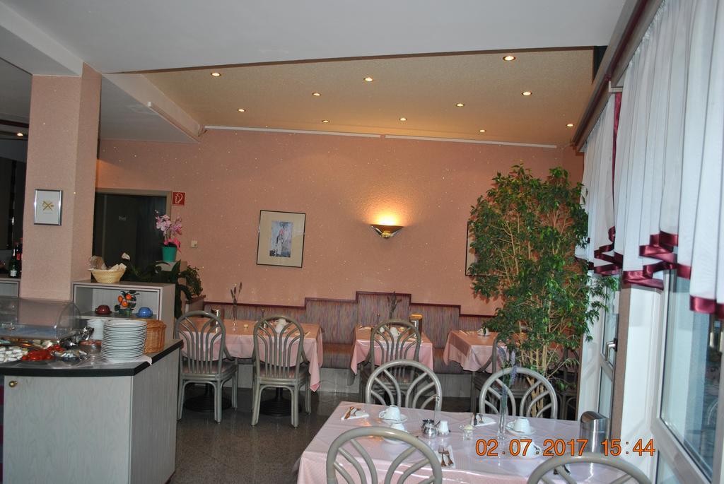 Hotel Garni Am Schaefersberg Niedernhausen Esterno foto