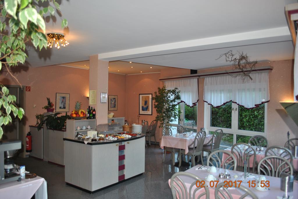 Hotel Garni Am Schaefersberg Niedernhausen Esterno foto
