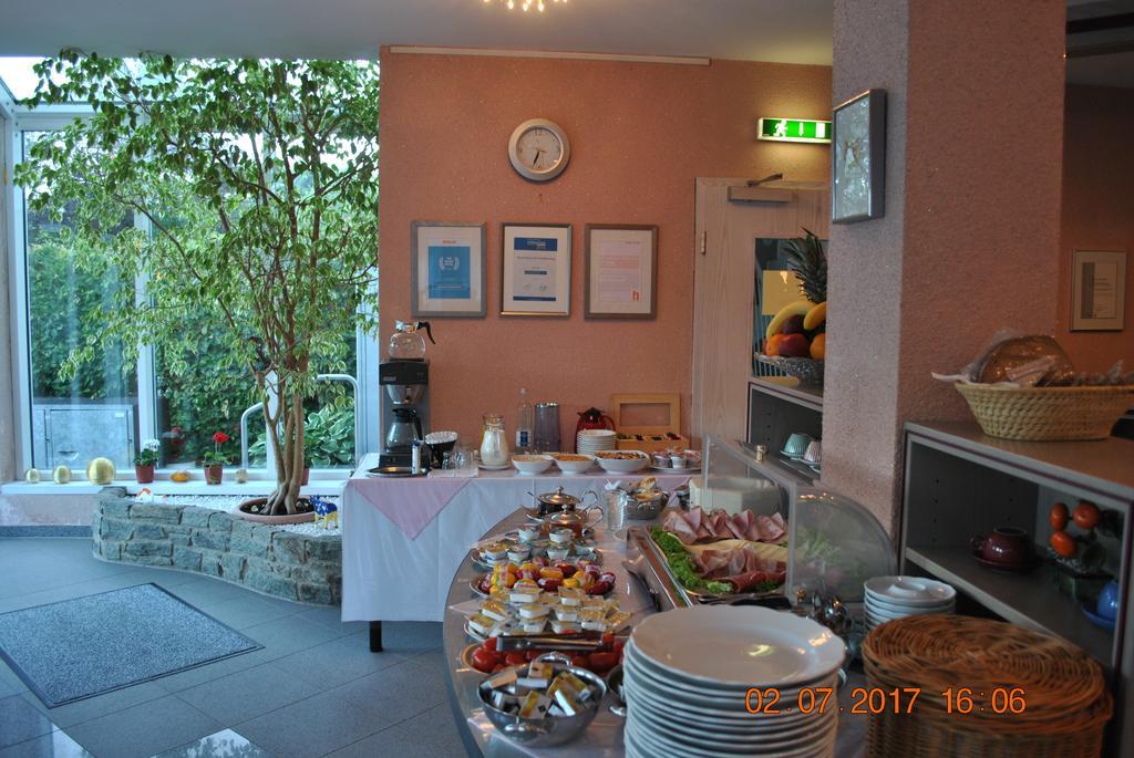 Hotel Garni Am Schaefersberg Niedernhausen Esterno foto